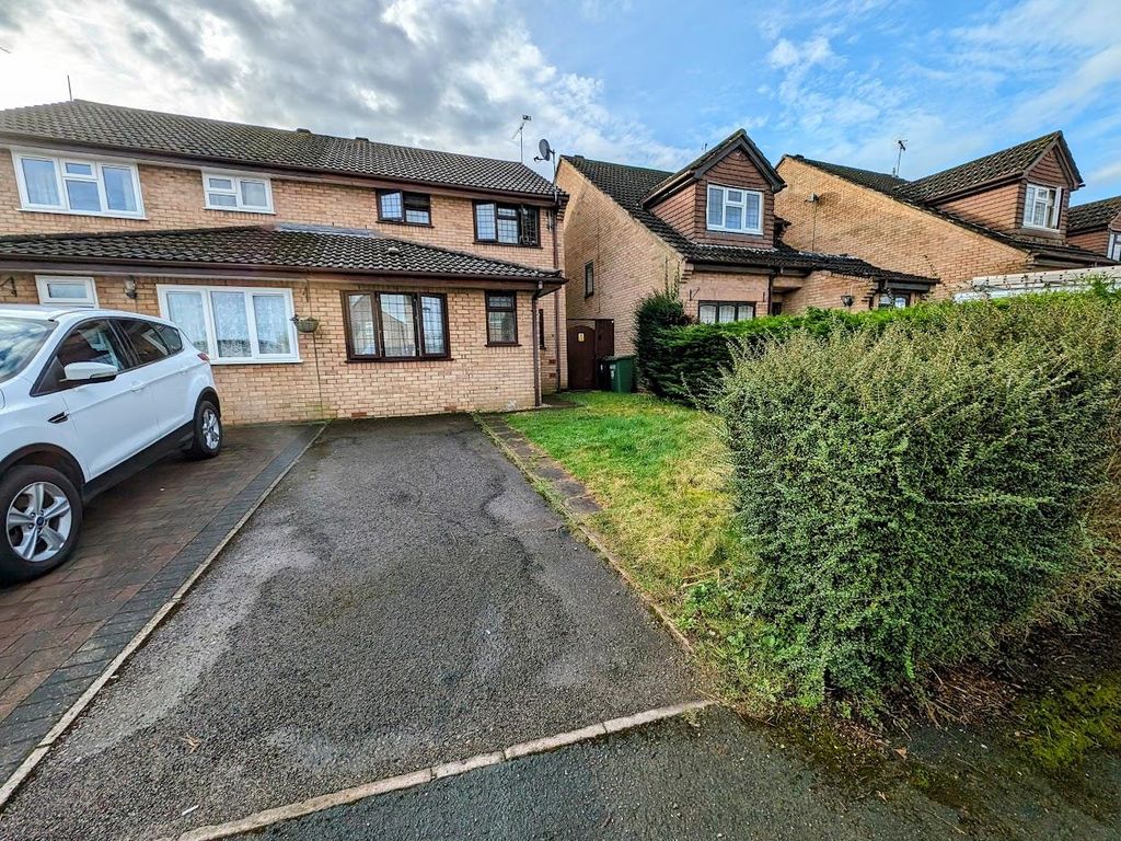 3 bed semidetached house for sale in Turnberry, Yate, Bristol BS37, £