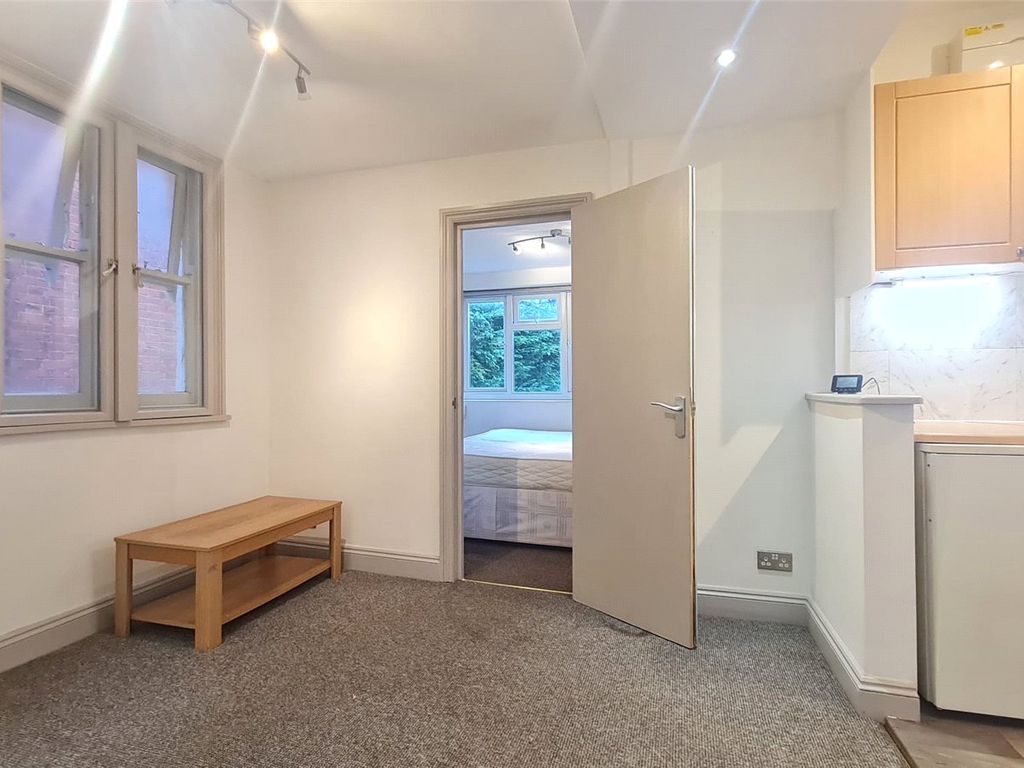 1 bed flat to rent in Oaktree House, North Ealing, London W5, £1,300