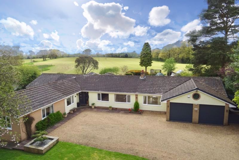 4 bed detached bungalow for sale in Chapel Lane, Hookgate, Market