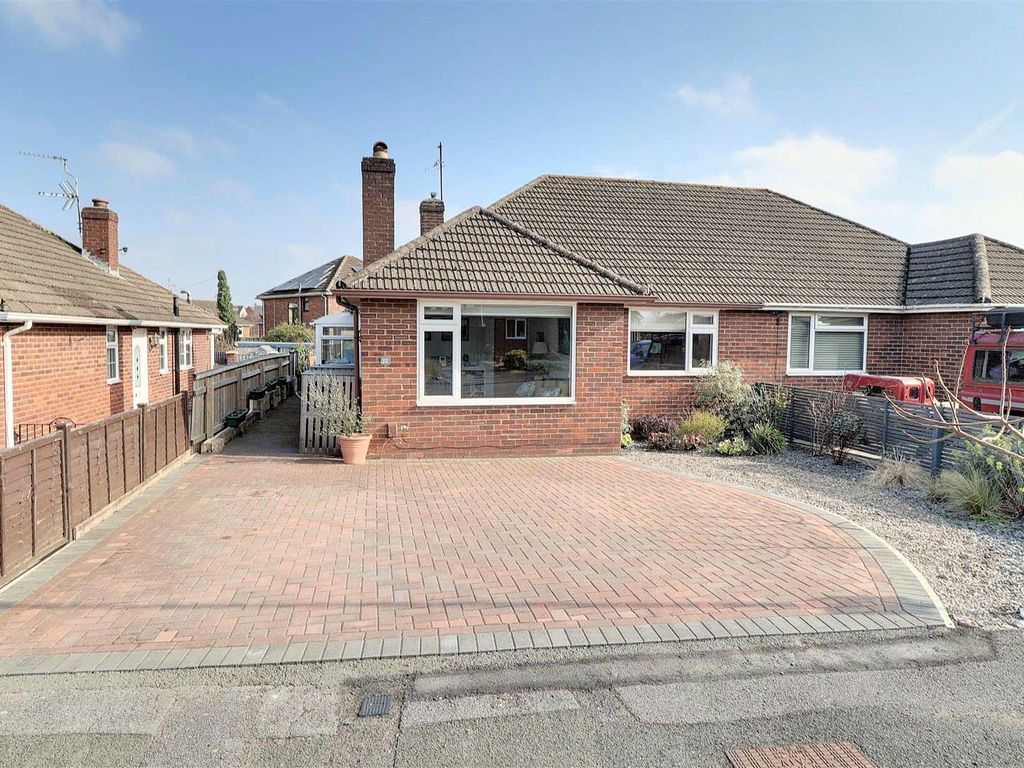 2 bed semidetached bungalow for sale in Hickley Gardens, Brockworth