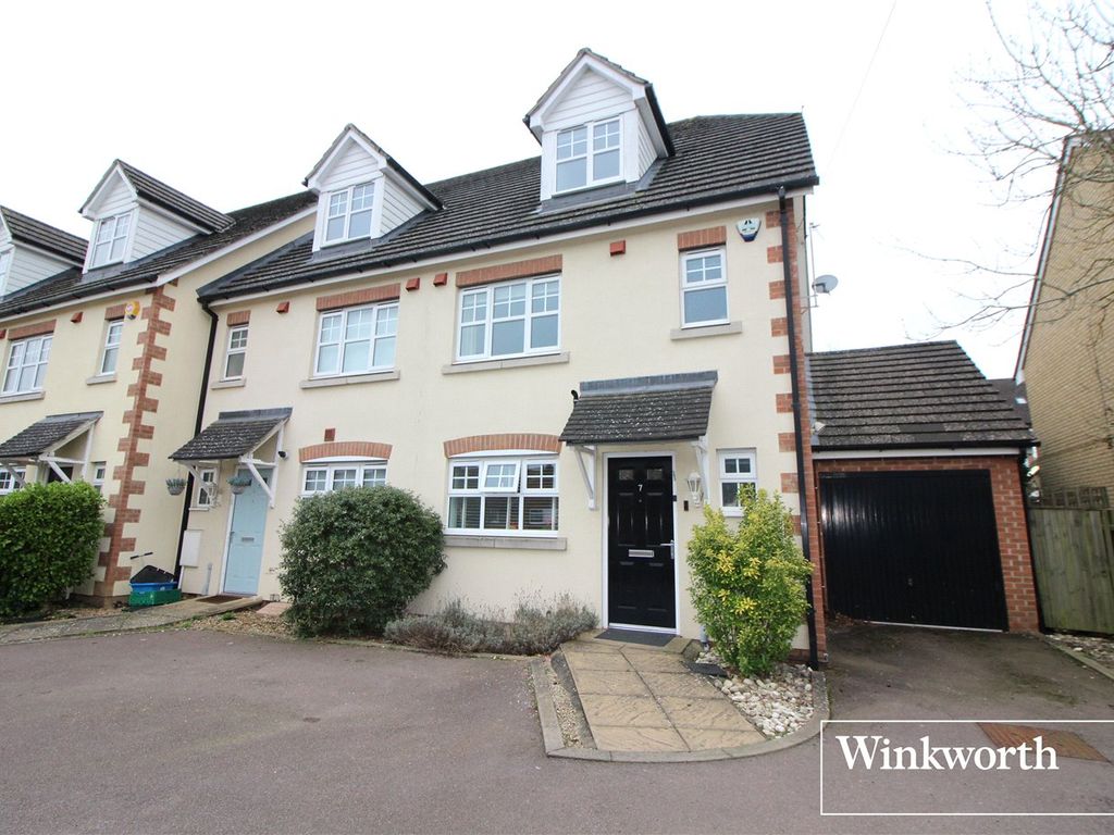 4 bed end terrace house for sale in Sandringham Close, Borehamwood