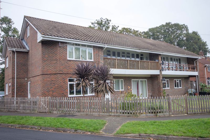 2 bed flat for sale in Testwood Crescent, Totton, Southampton SO40 Zoopla