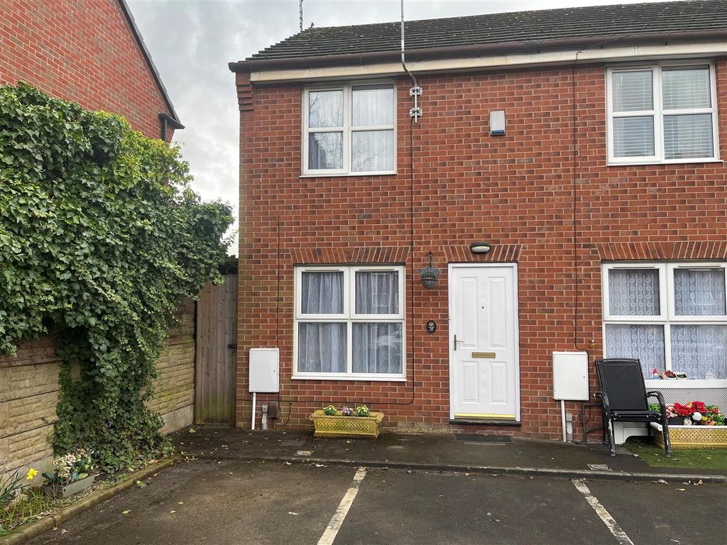 2 bed mews to rent in Ashton Road, Denton, Manchester M34, £895 pcm