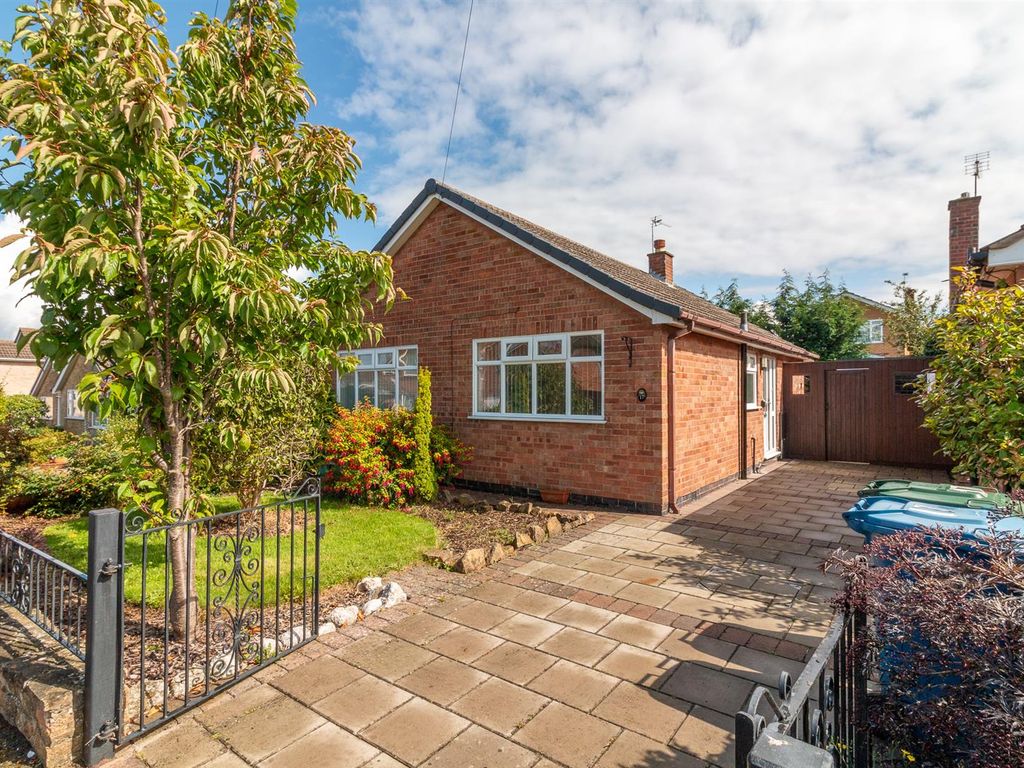 3 bed detached bungalow for sale in Hawley Close, East Leake