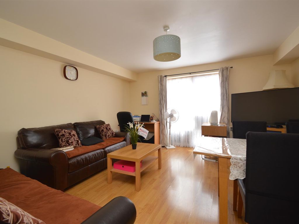 2 bed flat for sale in Albatross Close, London E6 Zoopla