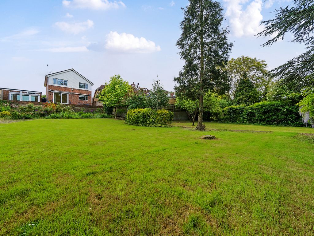 4 bed detached house for sale in Wrotham Road, Istead Rise, Kent DA13