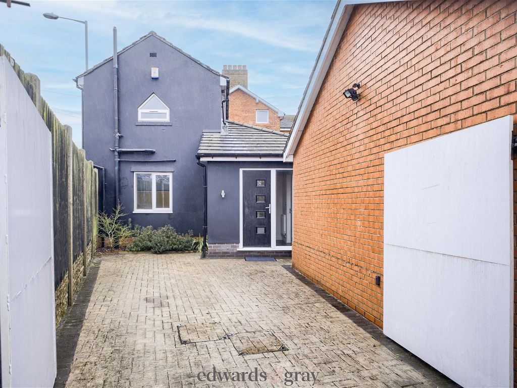 2 bed detached house for sale in Taylor Road, Birmingham B13, £300,000
