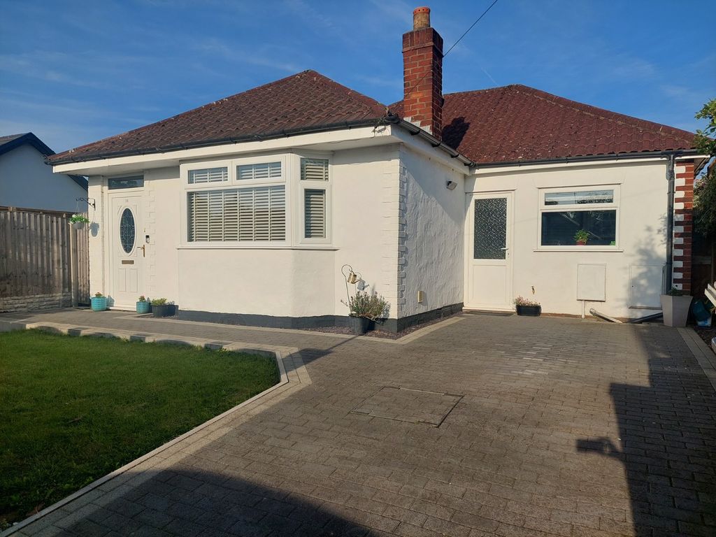 3 bed bungalow for sale in Oakfield Avenue, Upton, Chester CH2, £