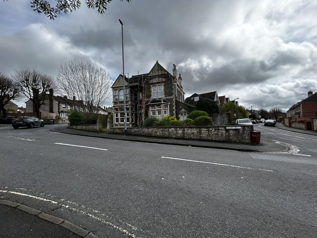 1 bed flat to rent in Priory Road, Knowle, Bristol BS4, £1,100 pcm Zoopla