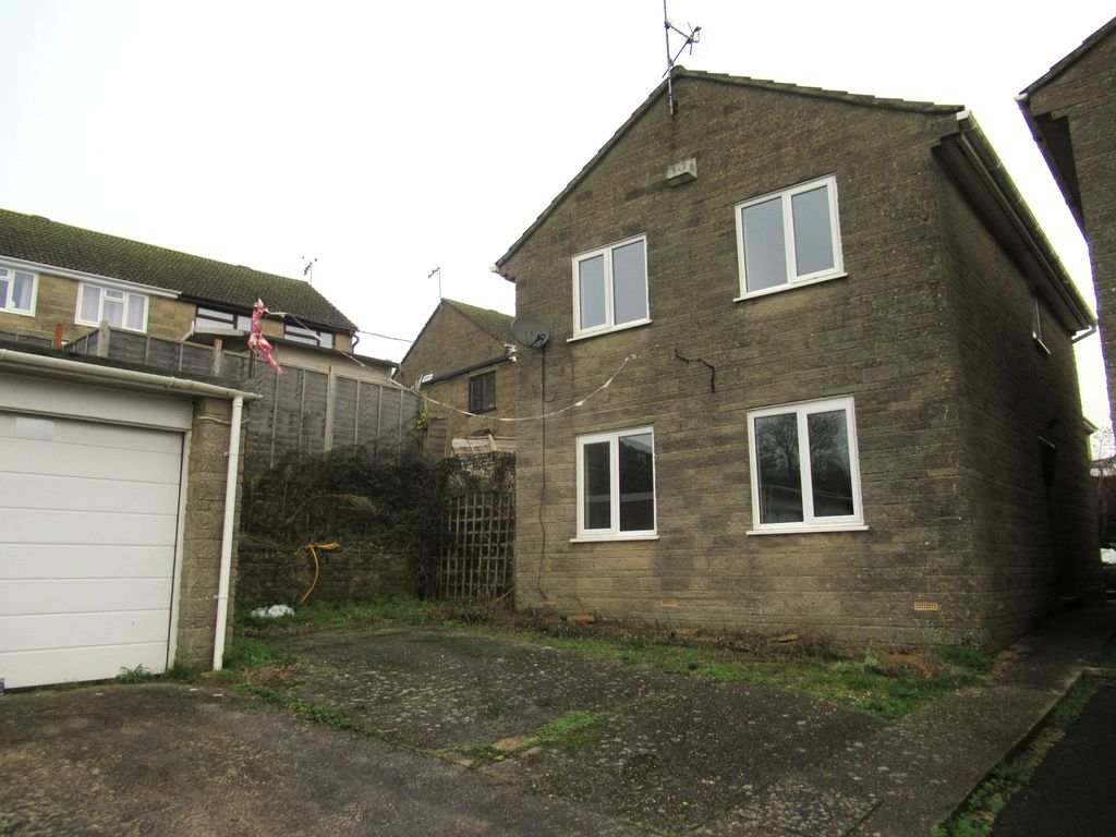 3 bed detached house to rent in Rodber Close, Wincanton BA9, £1,300 pcm