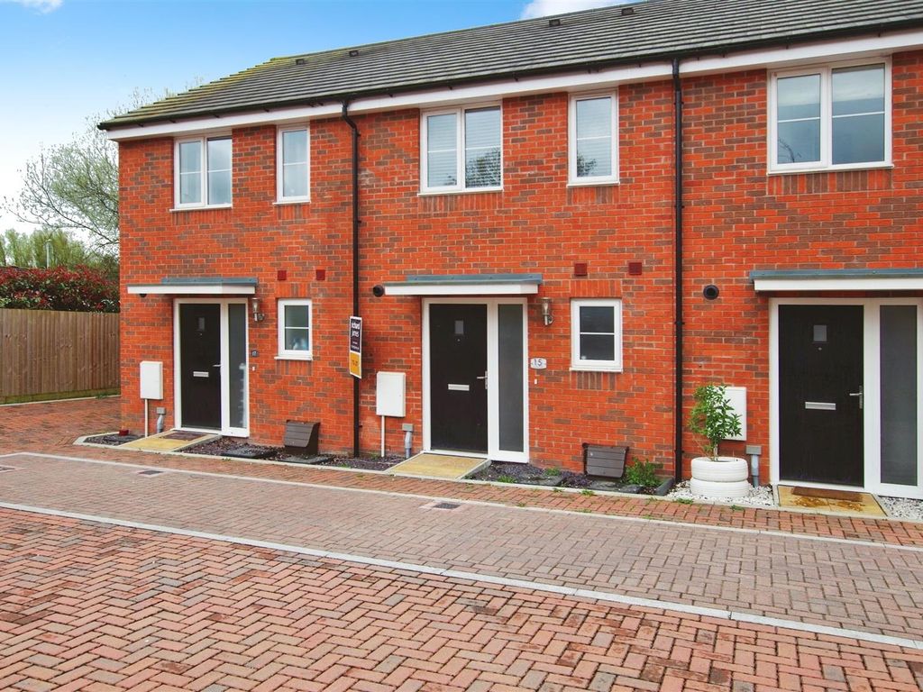 2 bed terraced house to rent in Homelaze, Old Town, Swindon SN1, £1,200