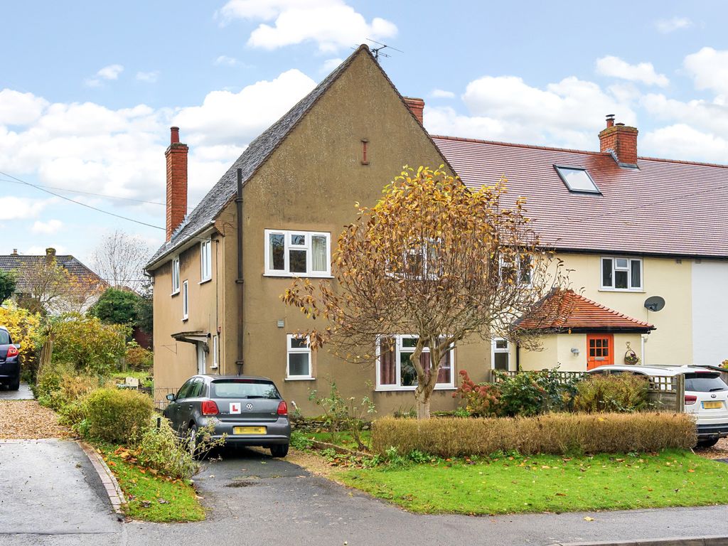 4 bed end terrace house for sale in Station Road, Woodmancote