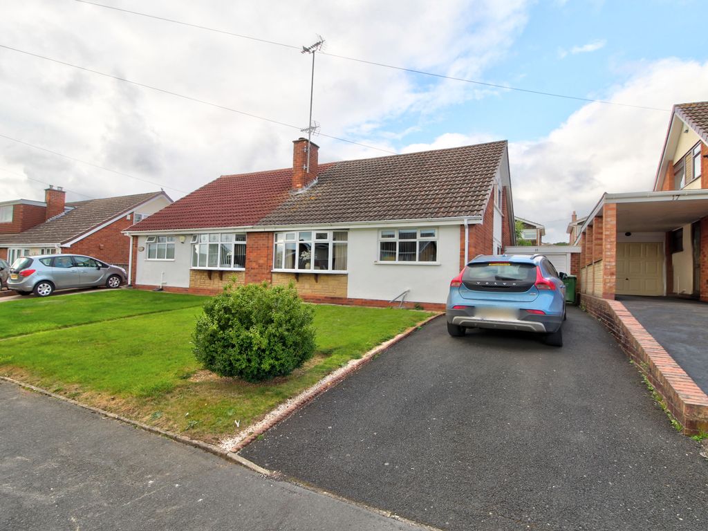 3 bed semidetached bungalow for sale in Lyndale Road, Sedgley, Dudley