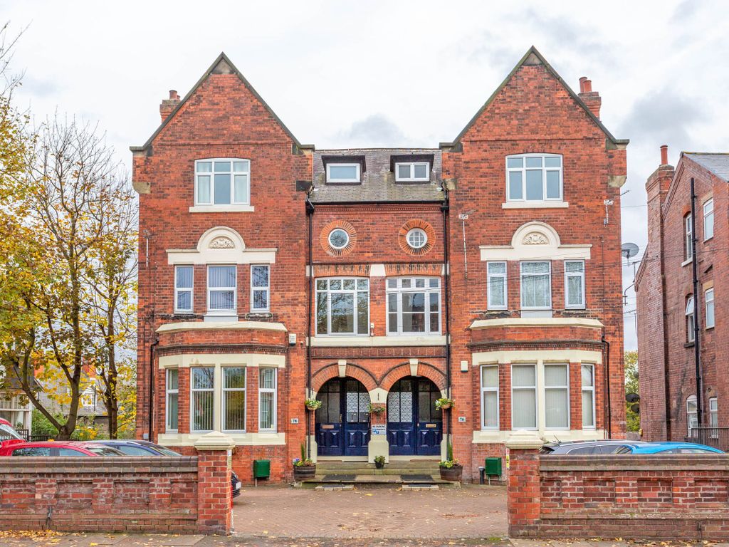 2 bed flat for sale in Thorne Road, Town Moor, Doncaster DN2, £120,000