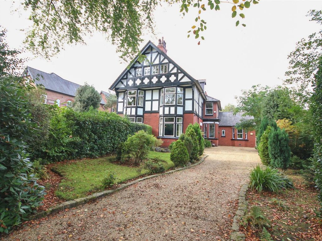 6 bed semidetached house for sale in Sandwich Road, Eccles, Manchester