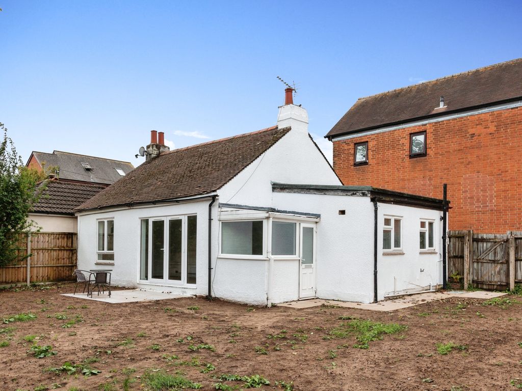 2 bed detached bungalow for sale in Church Path, Farnborough GU14, £325,000 Zoopla