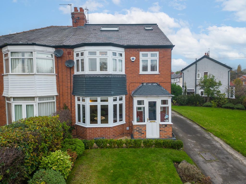 5 bed semidetached house for sale in Stainburn Crescent, Moor Allerton