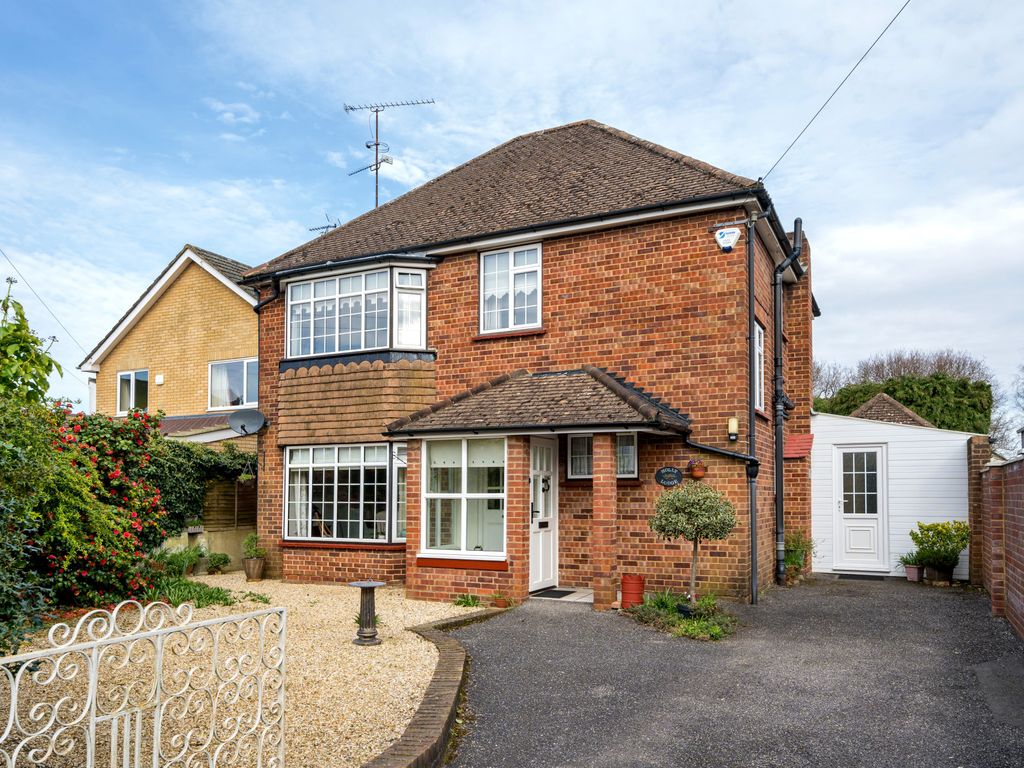 3 bed detached house for sale in Cambridge Road West, Farnborough GU14