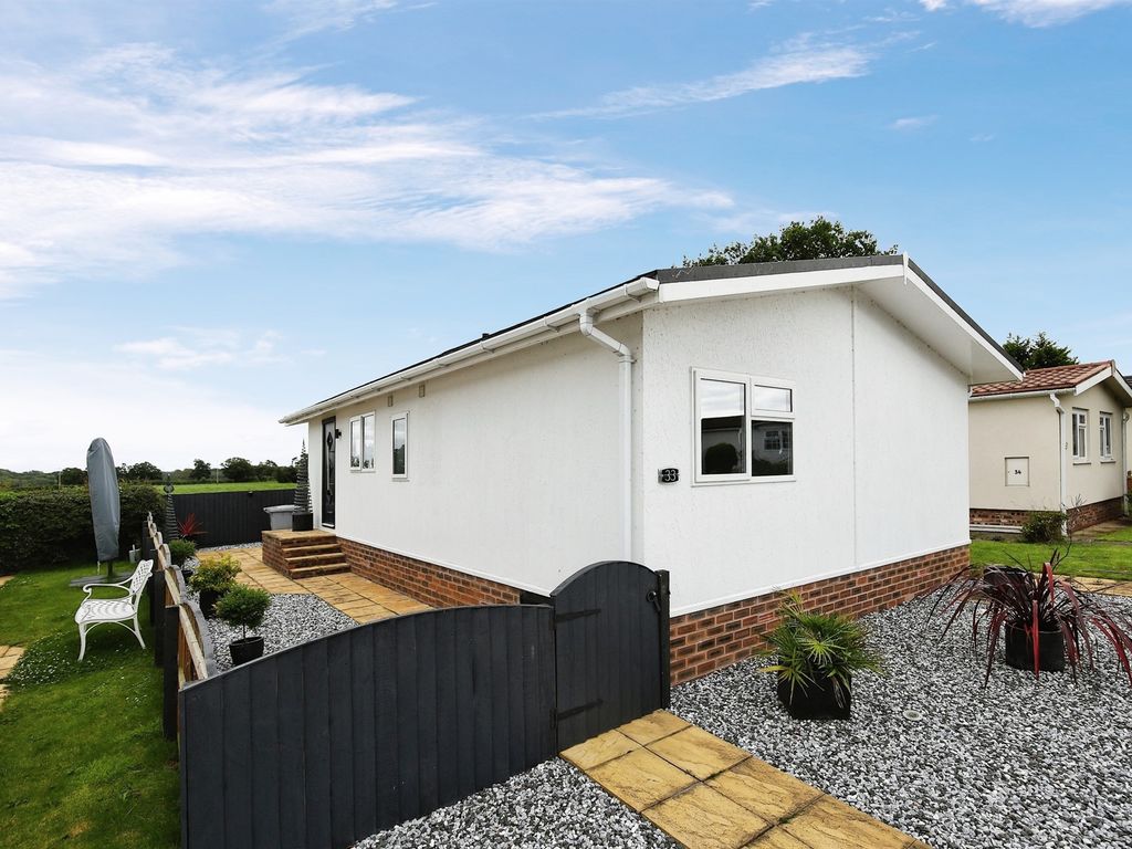 2 bed mobile/park home for sale in Lee Green Lane, Church Minshull