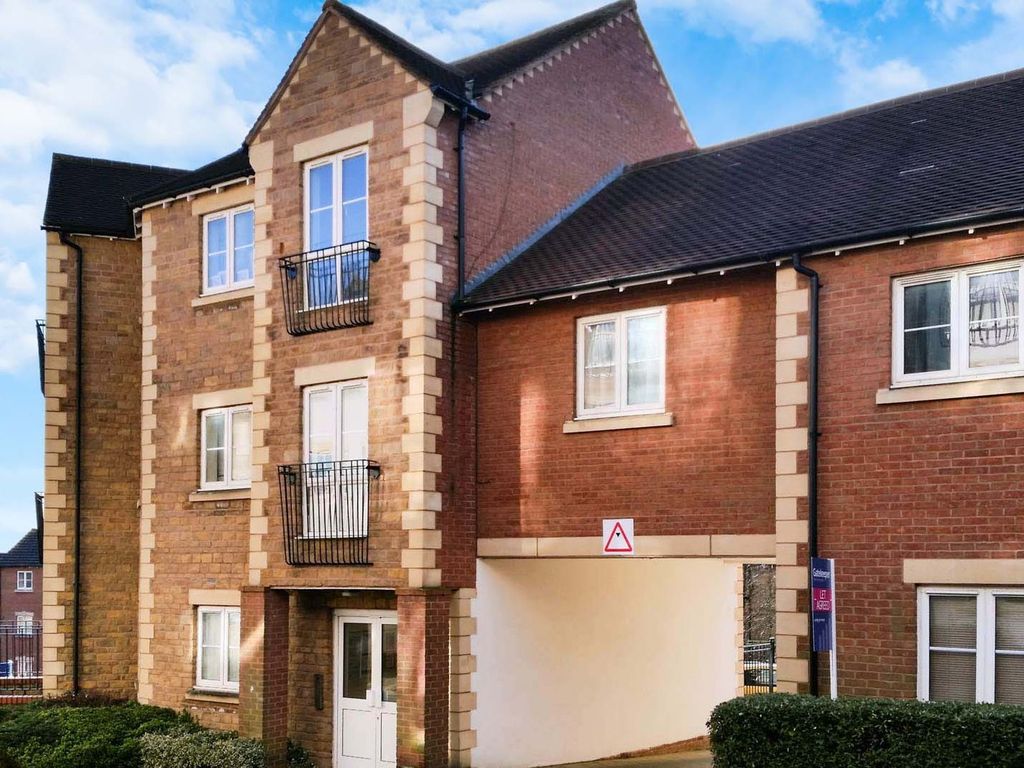 2 bed flat to rent in Rosemary Drive, Banbury, Oxon OX16, £1,010 pcm Zoopla