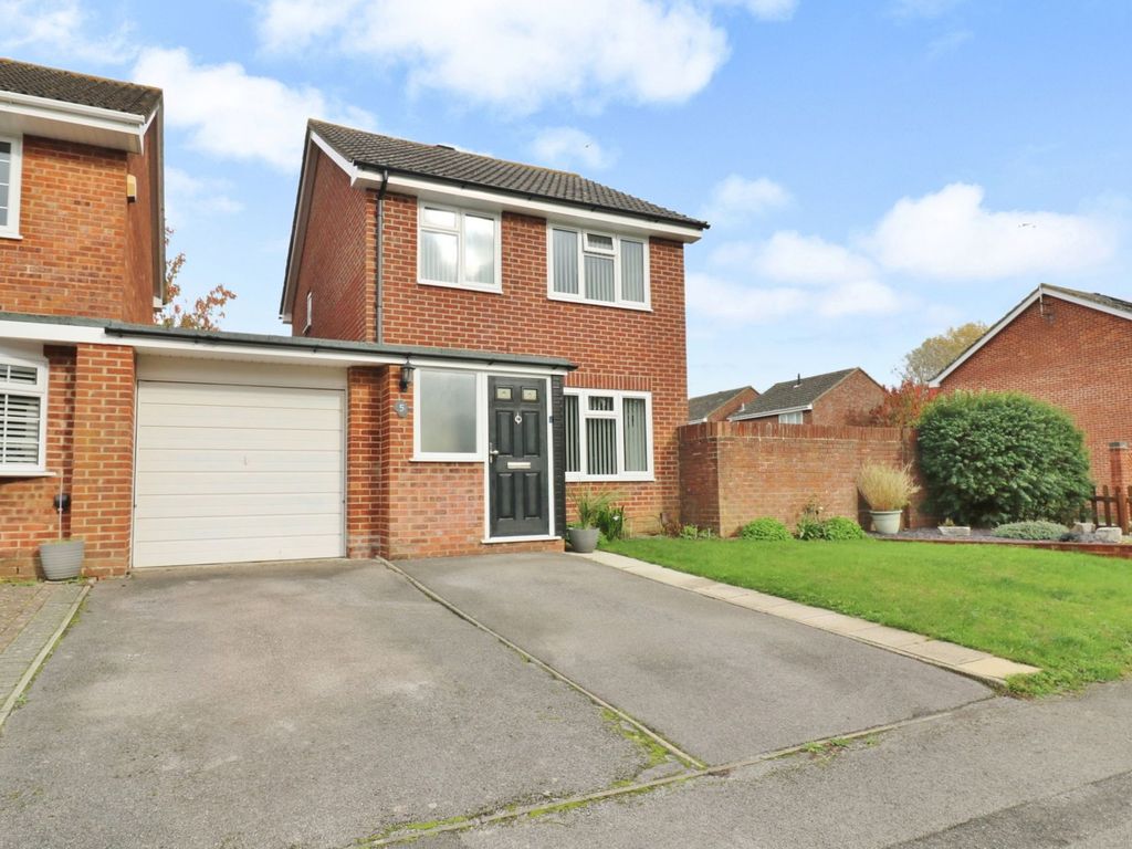 3 bed linkdetached house for sale in Ambleside, Botley SO30 Zoopla