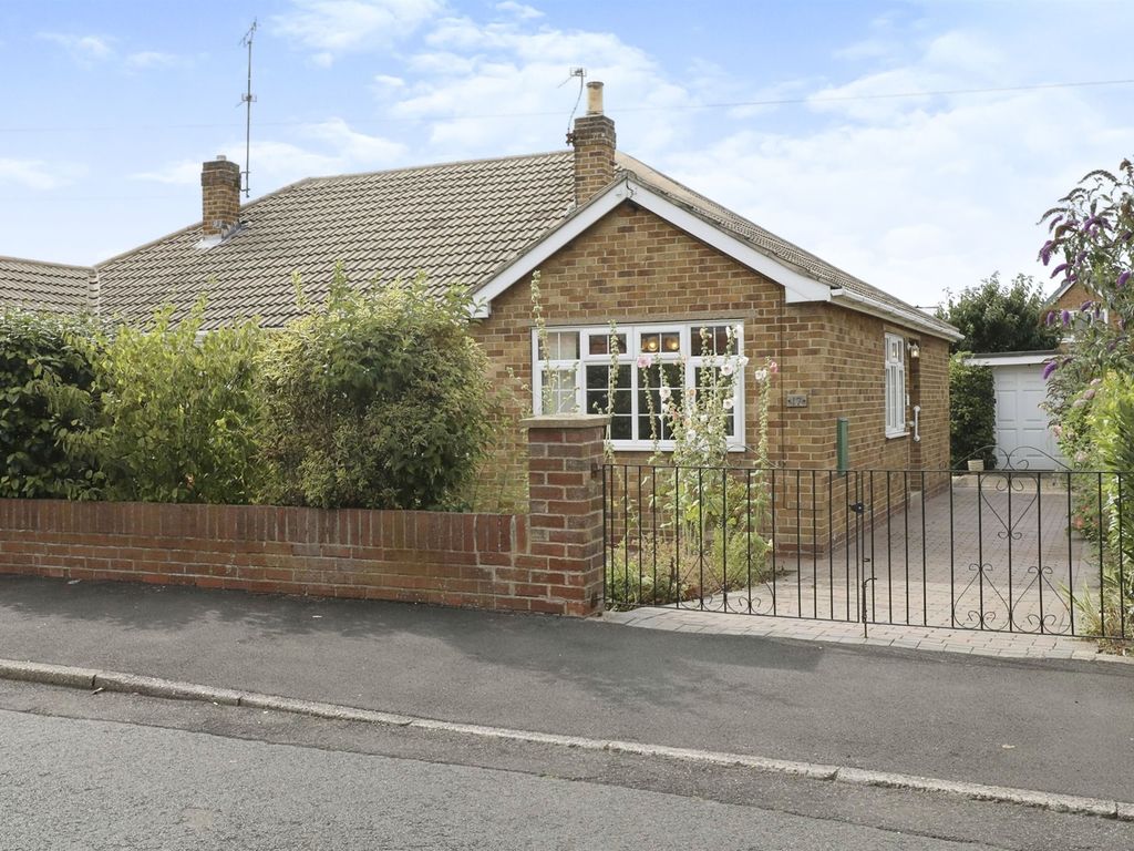 3 bed semidetached bungalow for sale in Marlowe Road, Barnby Dun