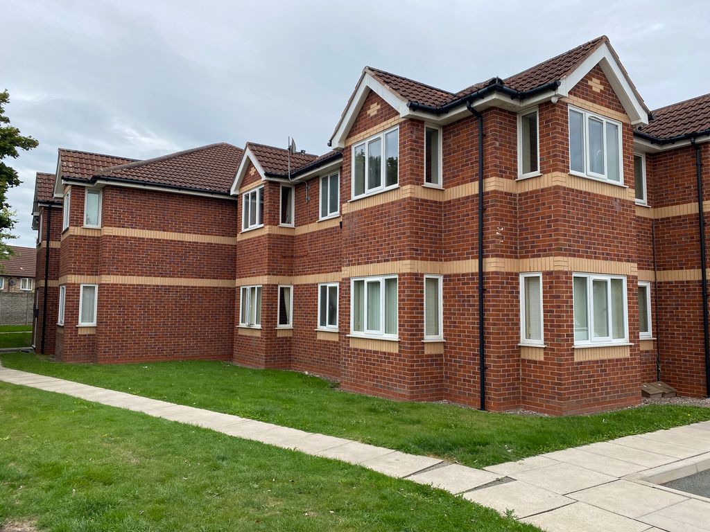 2 bed flat to rent in Harrington Road, Huyton, Liverpool L36, £695 pcm