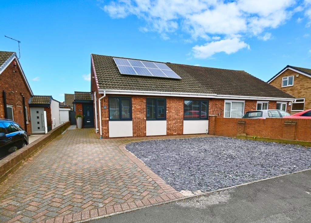 3 bed bungalow for sale in Highgate Close, New Rossington, Doncaster