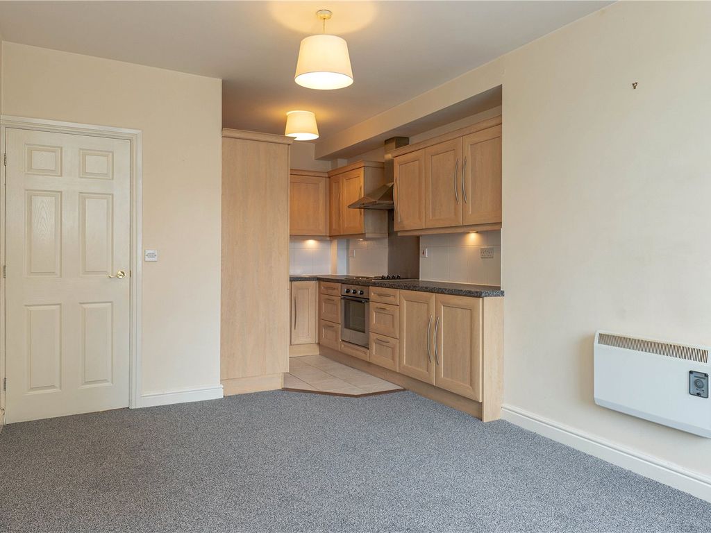 2 bed flat to rent in Jordangate, Macclesfield, Cheshire SK10 Zoopla