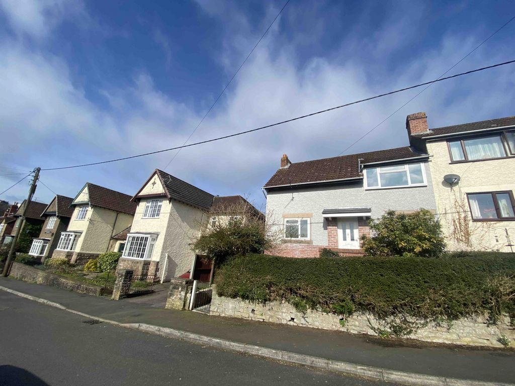 3 bed semidetached house to rent in Spring Meadow Road, Lydney GL15, £