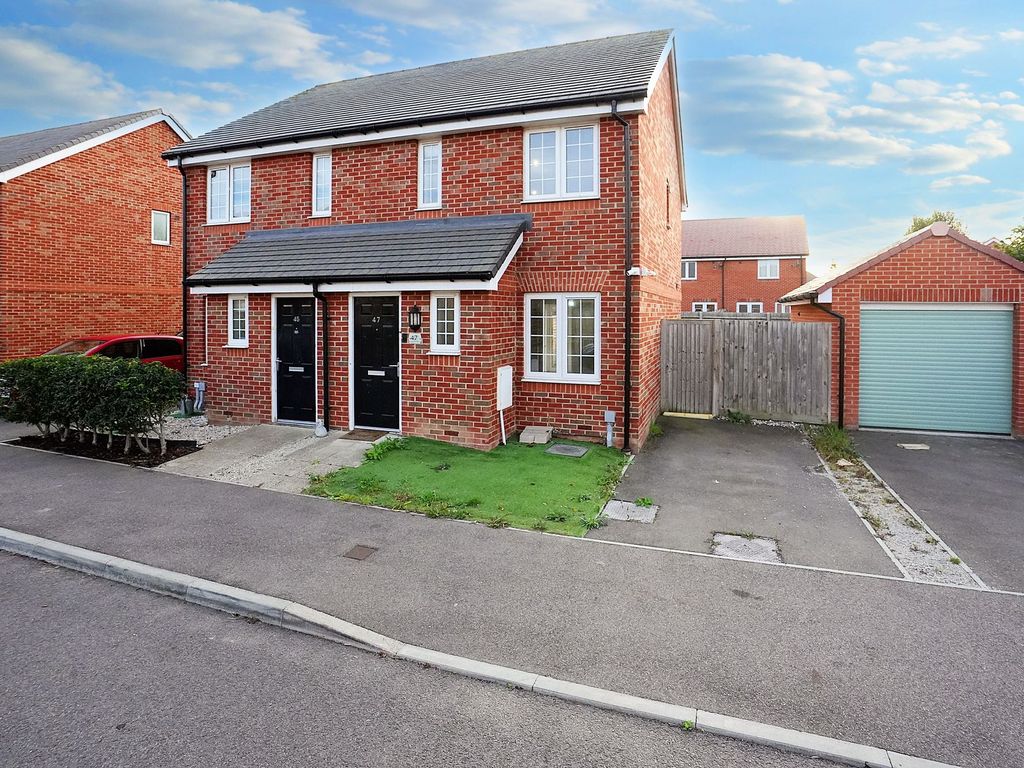 2 bed semidetached house to rent in Hancocks Field, Deal CT14, £1,150