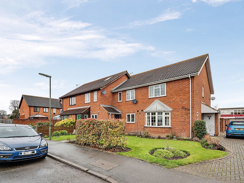 3 bed end terrace house for sale in Beechwood Avenue, SunburyOnThames