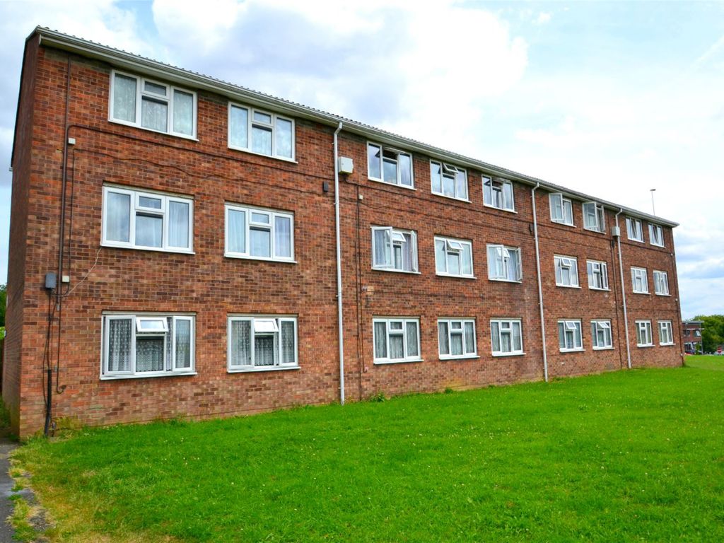 1 bed flat to rent in Canterbury House, Deal Close, Huntingdon