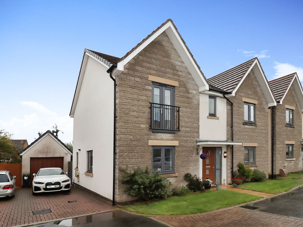 4 bed detached house for sale in Oak Tree Close, Mangotsfield, Bristol