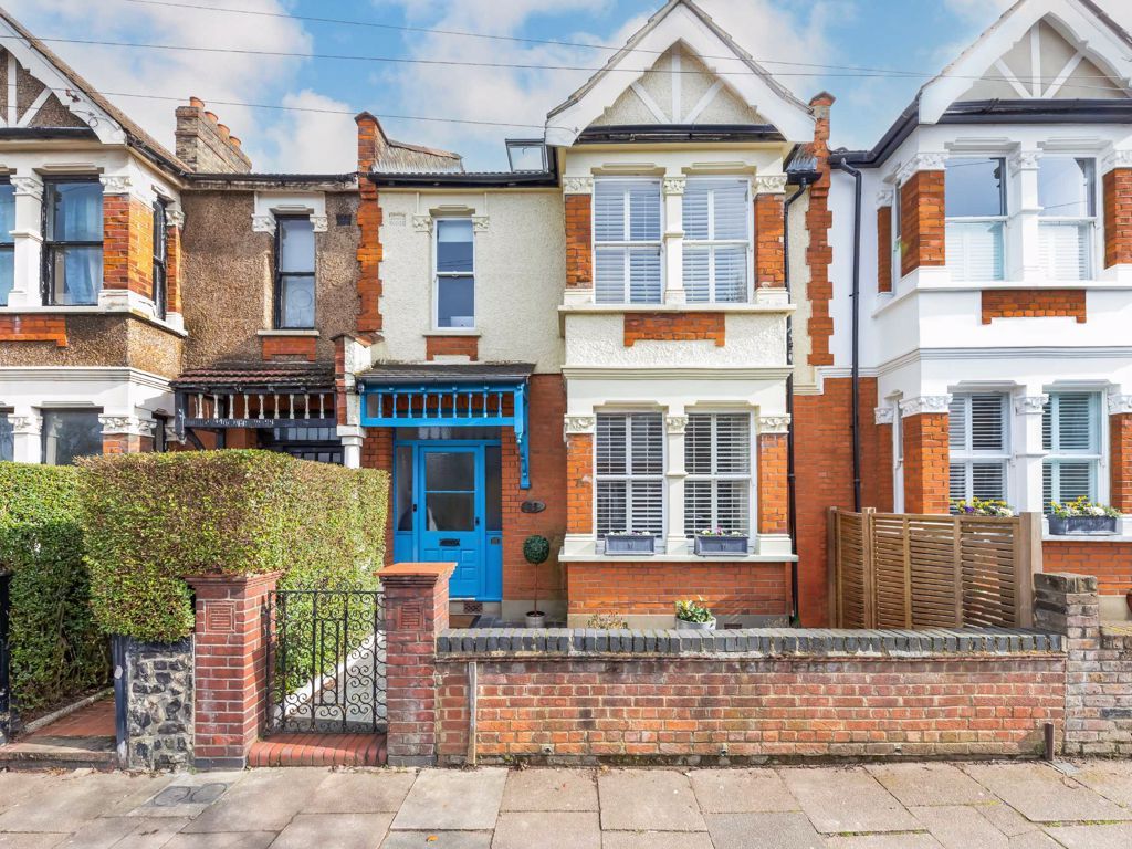 5 bed property for sale in Highworth Road, London N11 Zoopla