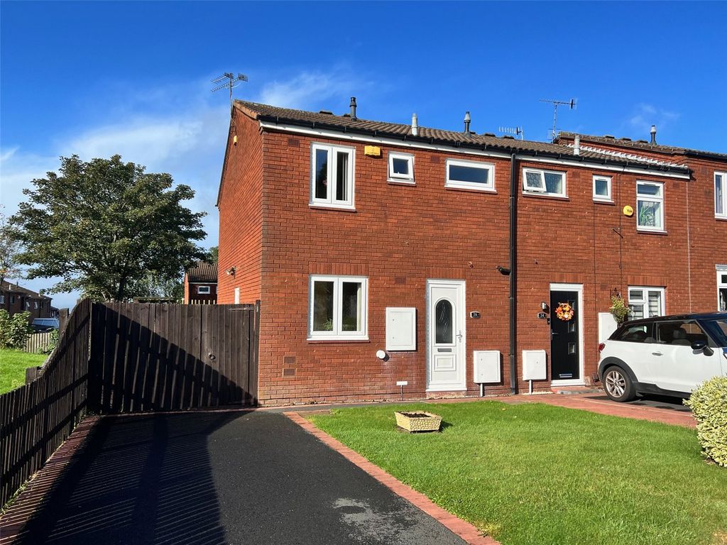 3 bed end terrace house for sale in Uxbridge Close, Lower Gornal, West