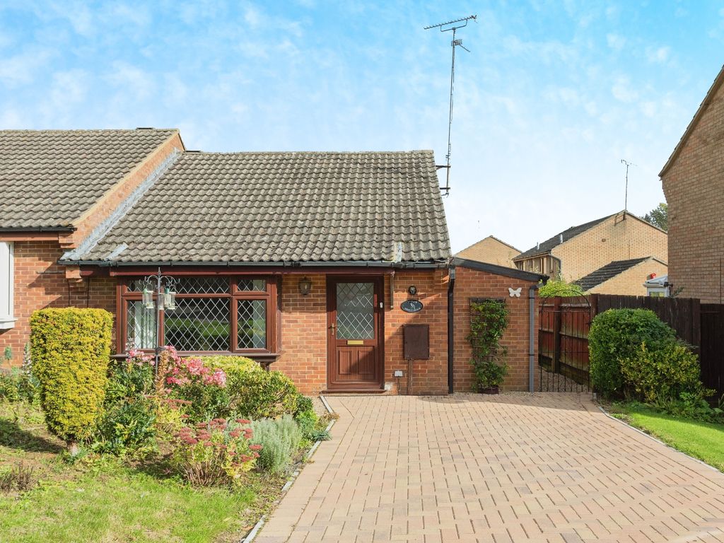 2 bed semidetached bungalow for sale in Nightingale Drive, Towcester