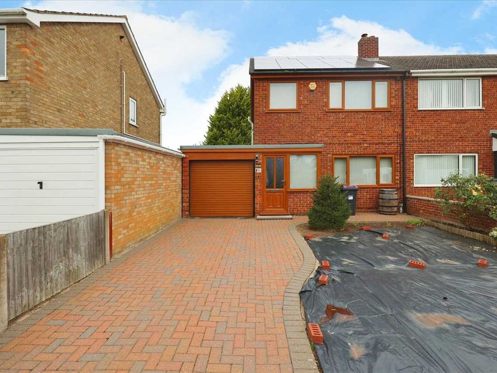 3 bed semidetached house for sale in Cedar Close, Waddington, Lincoln