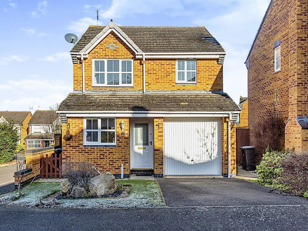 3 bed detached house for sale in Harvey Close, Raunds, Wellingborough