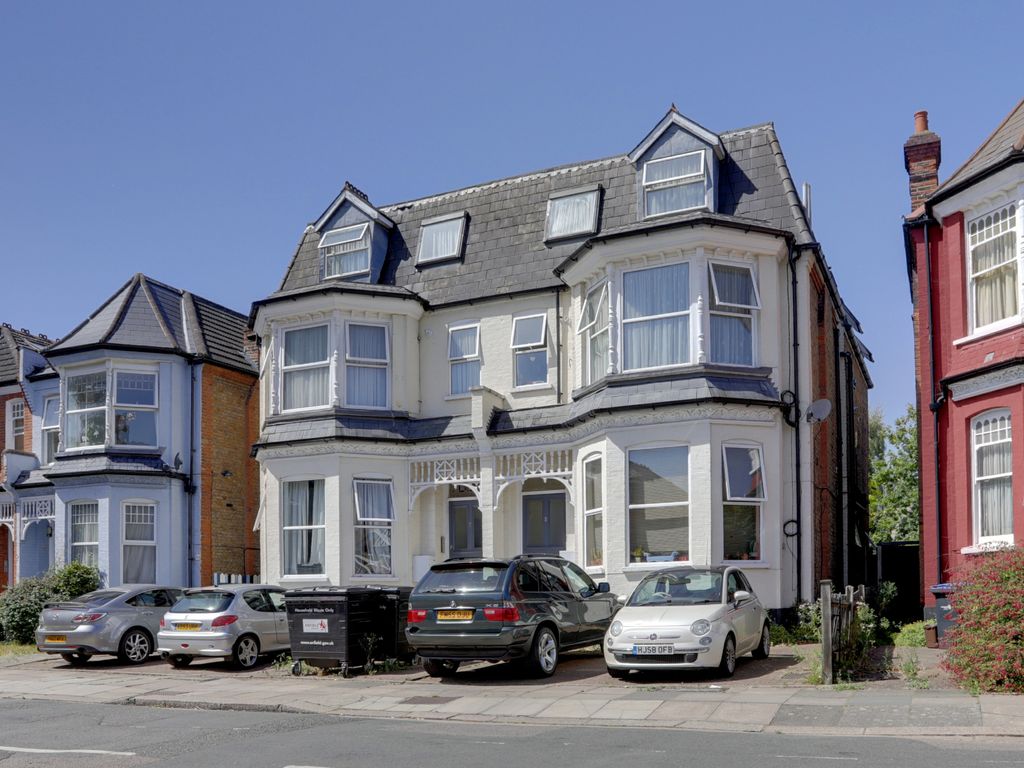 1 bed flat to rent in Haslemere Road, Winchmore Hill N21, £1,350 pcm