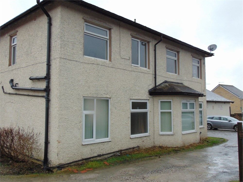 2 bed flat to rent in Lower Fields, Burnley BB12, £600 pcm Zoopla