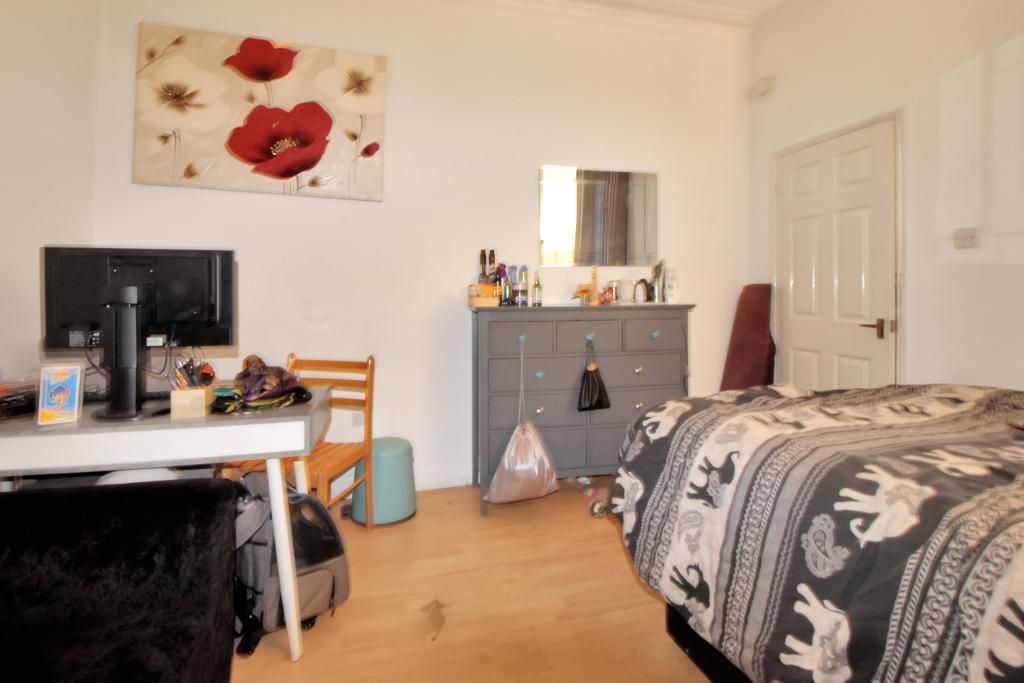 Studio to rent in St Pauls Road, London N17, £1,100 pcm Zoopla