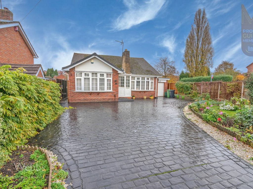 3 bed detached bungalow for sale in Himley Road, Gornal Wood, Dudley