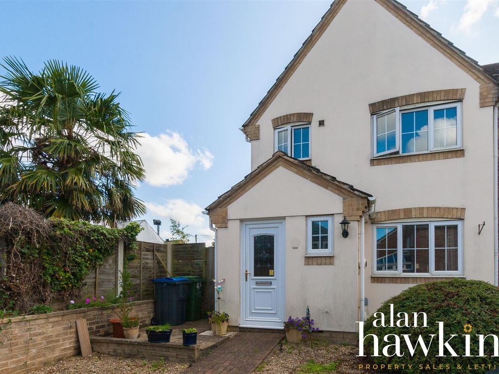 3 bed semidetached house for sale in bs Court, Lyneham, Chippenham