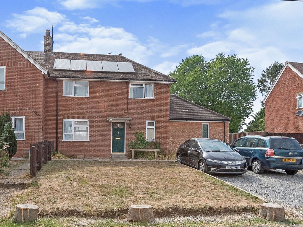 4 bed semidetached house for sale in The Street, Hepworth, Diss IP22