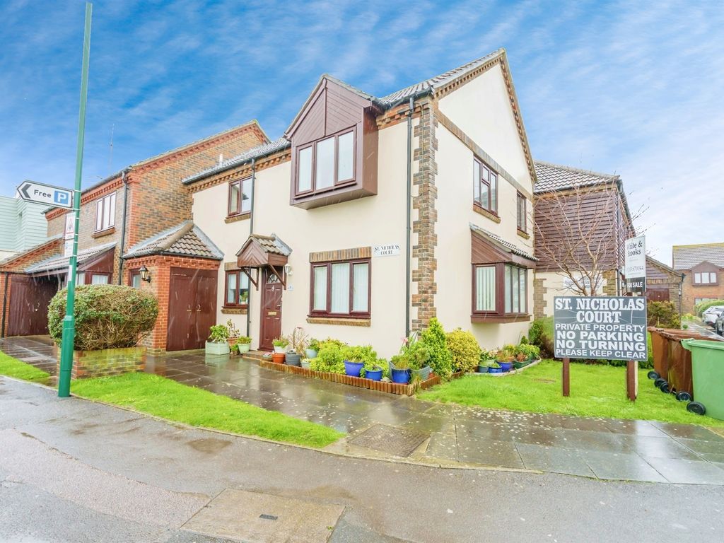 2 bed flat for sale in Elmer Road, MiddletonOnSea, Bognor Regis PO22