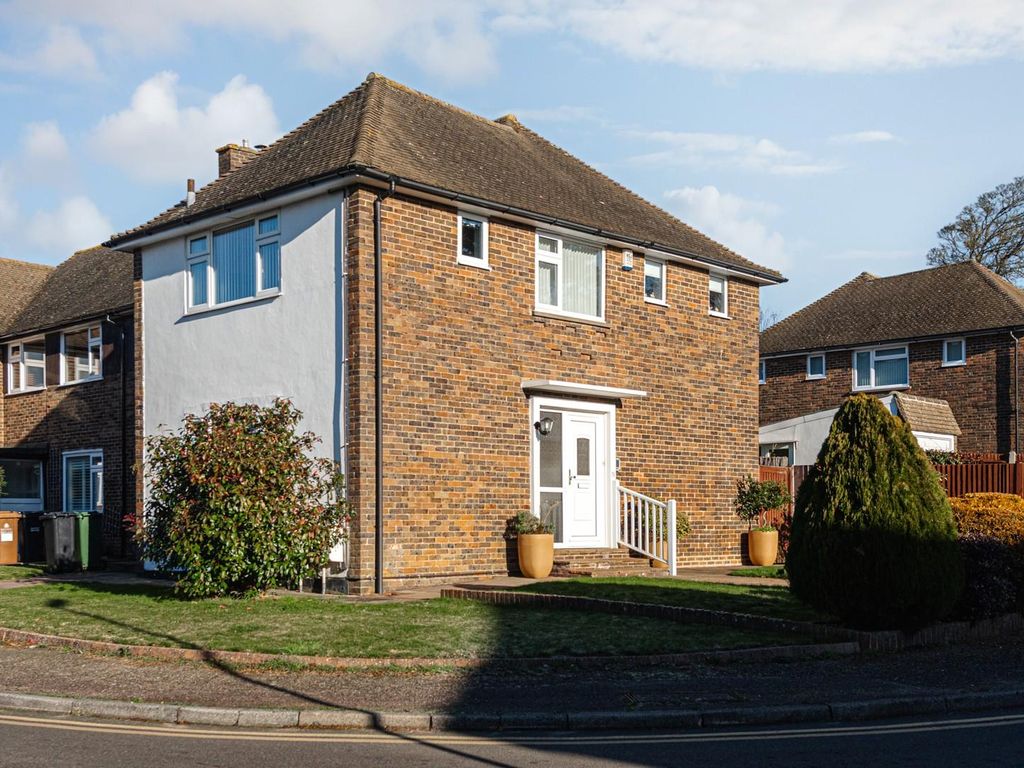 2 bed flat for sale in Courtlands Crescent, Banstead SM7, £450,000 Zoopla