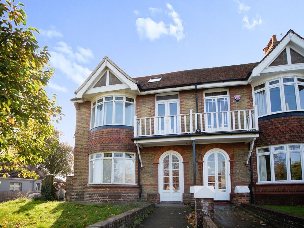 5 bed semidetached house for sale in London Road, Rainham, Gillingham