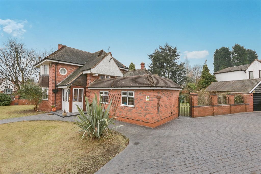 3 bed linkdetached house for sale in Ednam Road, Goldthorn Park