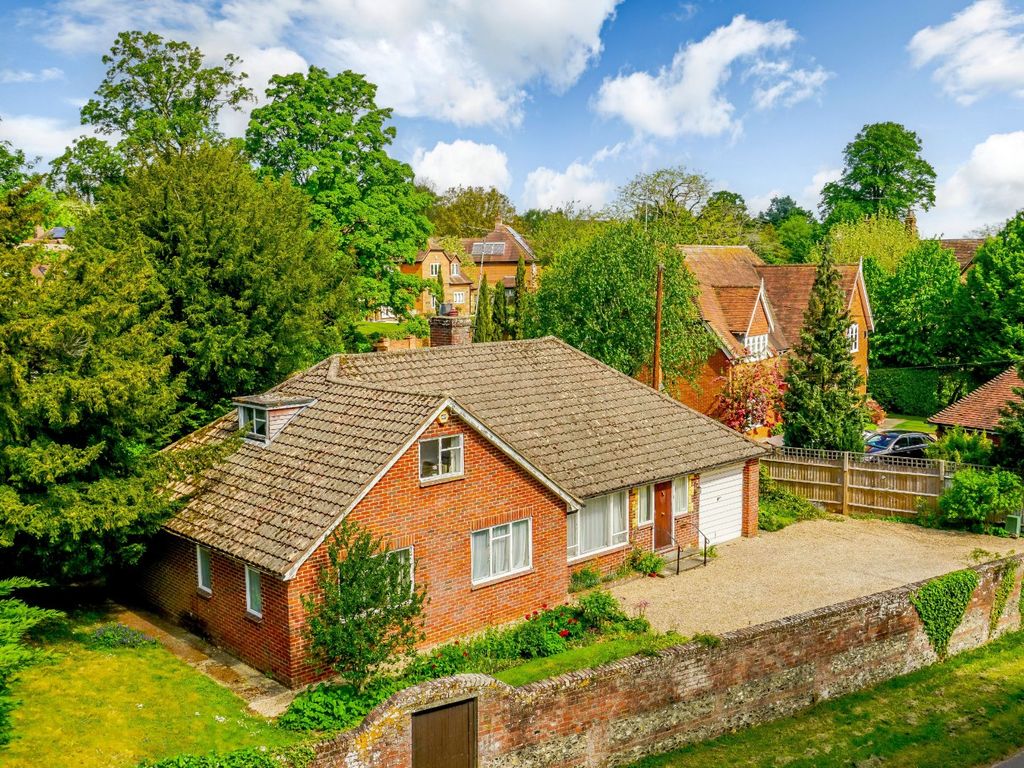 3 bed bungalow for sale in Alton Road, South Warnborough, Hook, Hampshire RG29 Zoopla